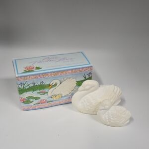 Vtg Swan Soap Set Avon